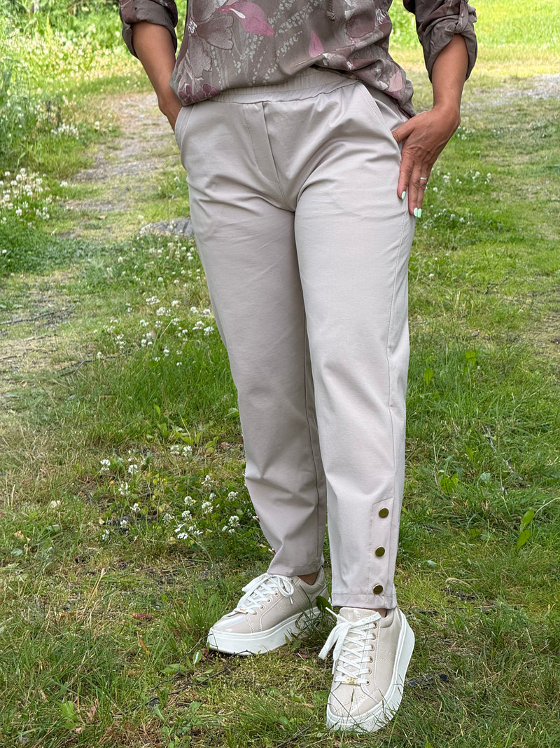 Housu Jadella