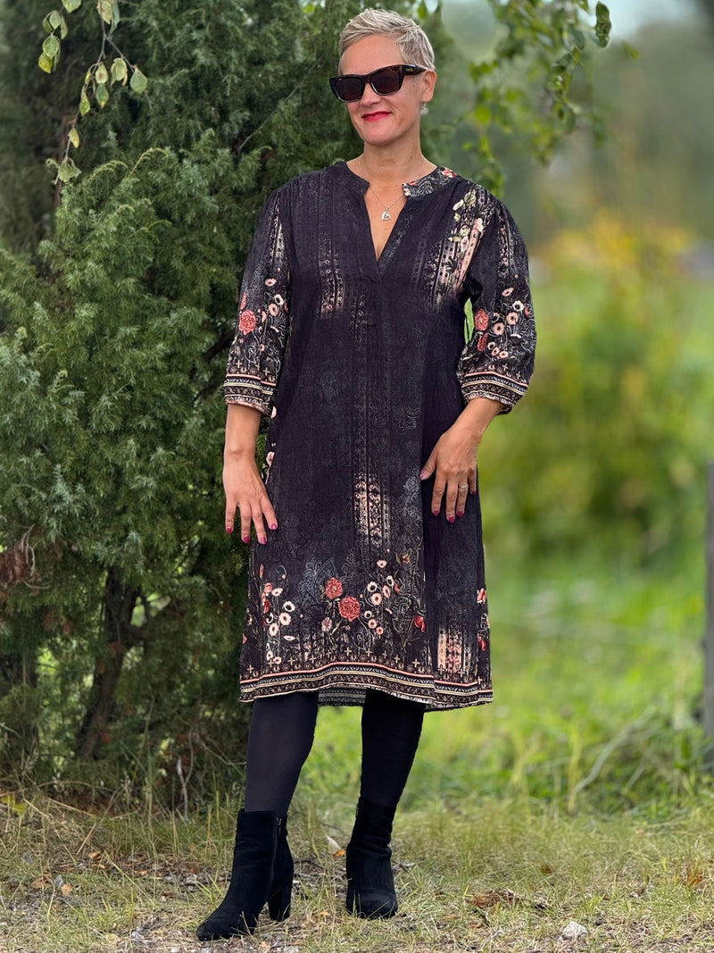 Marta du Chateau Mekko Goldie Musta